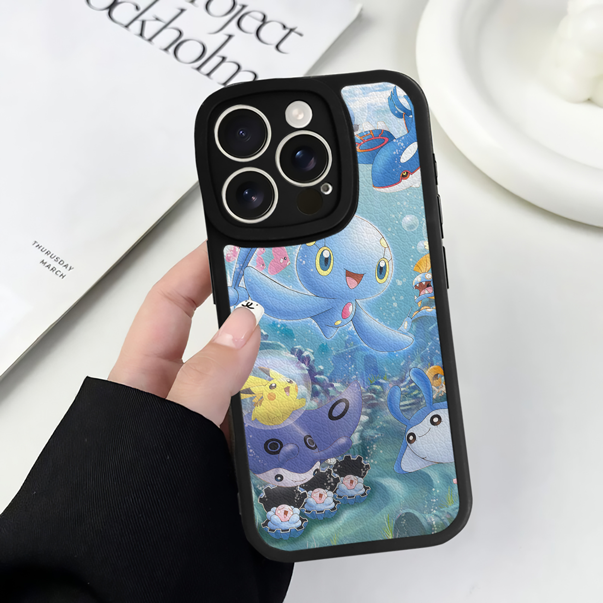 （画像用） ポケットモンスター Pokémon 【iPhone 16シリーズ対応】シリコンスマホケース（レザー調） 材質：シリコン